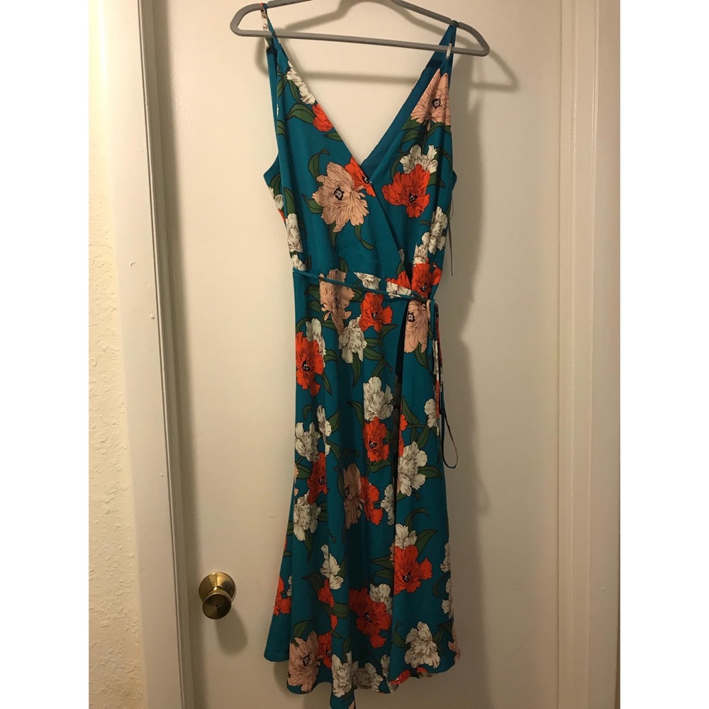 🌺🌸🌼 Lulu’s Floral Open Back Wrap Dress 🌺🌸🌼